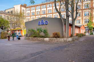 Hotel a&o Berlin Friedrichshain photo 4