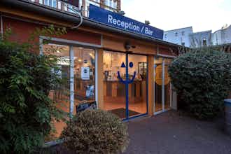 Hotel a&o Berlin Friedrichshain photo 4