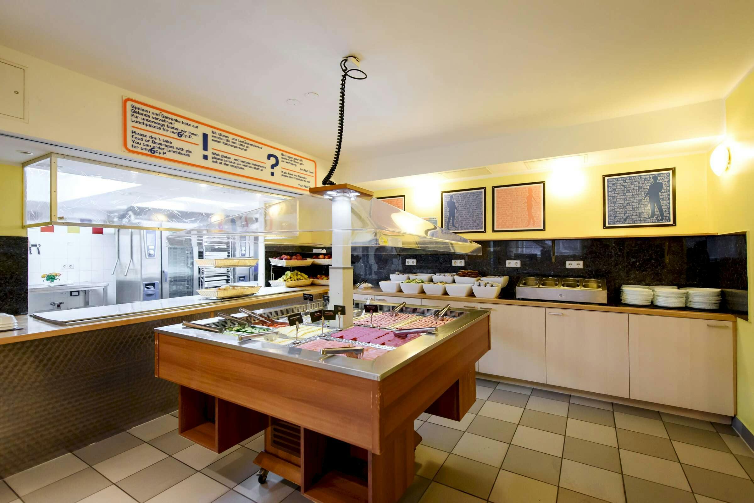 Hotel a&o Berlin Friedrichshain photo 5