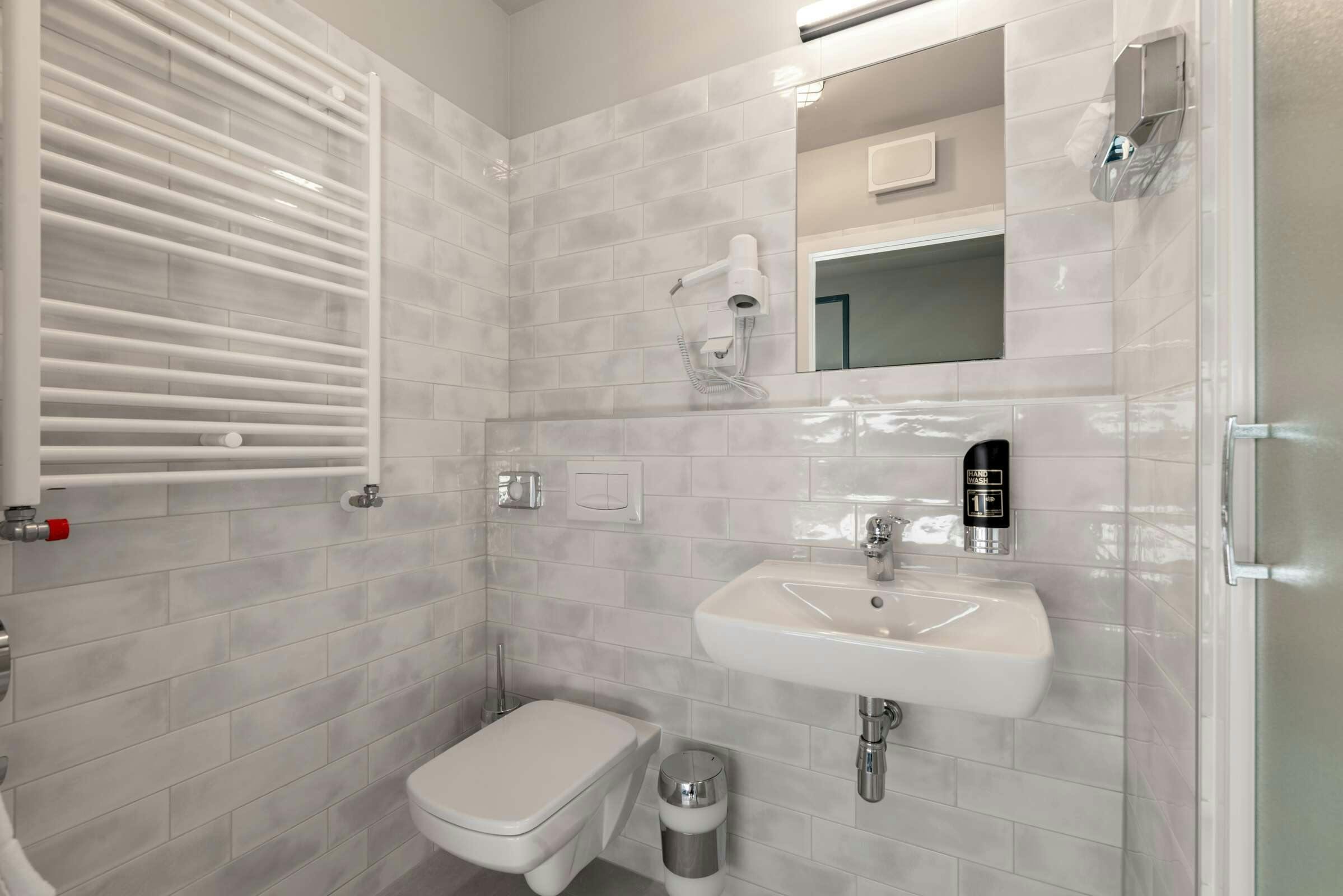 Hotel a&o Budapest City photo 4