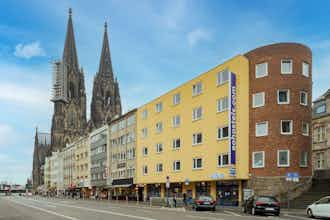 Hotel a&o Köln Dom photo 3