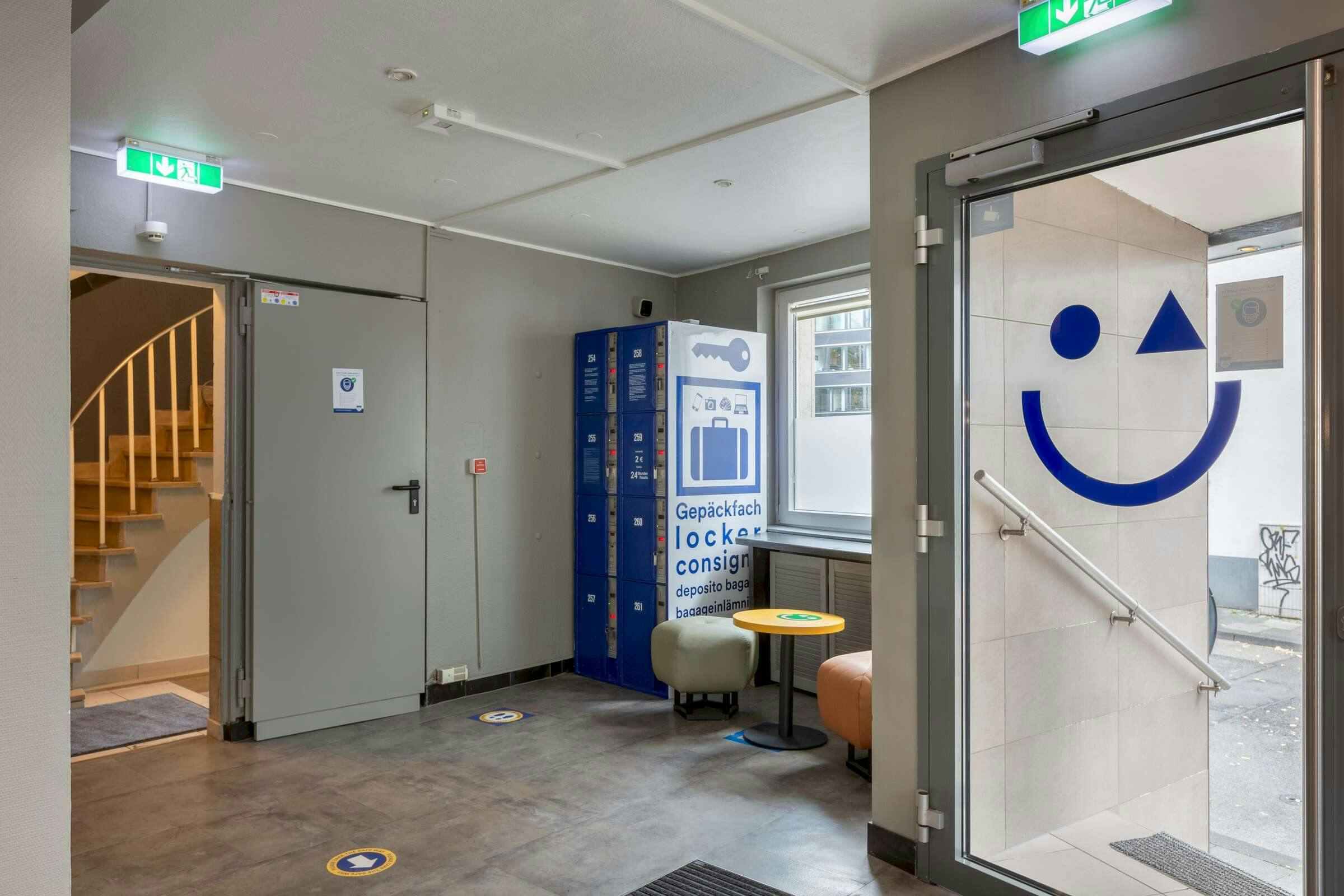 Hotel a&o Köln Hauptbahnhof photo 2