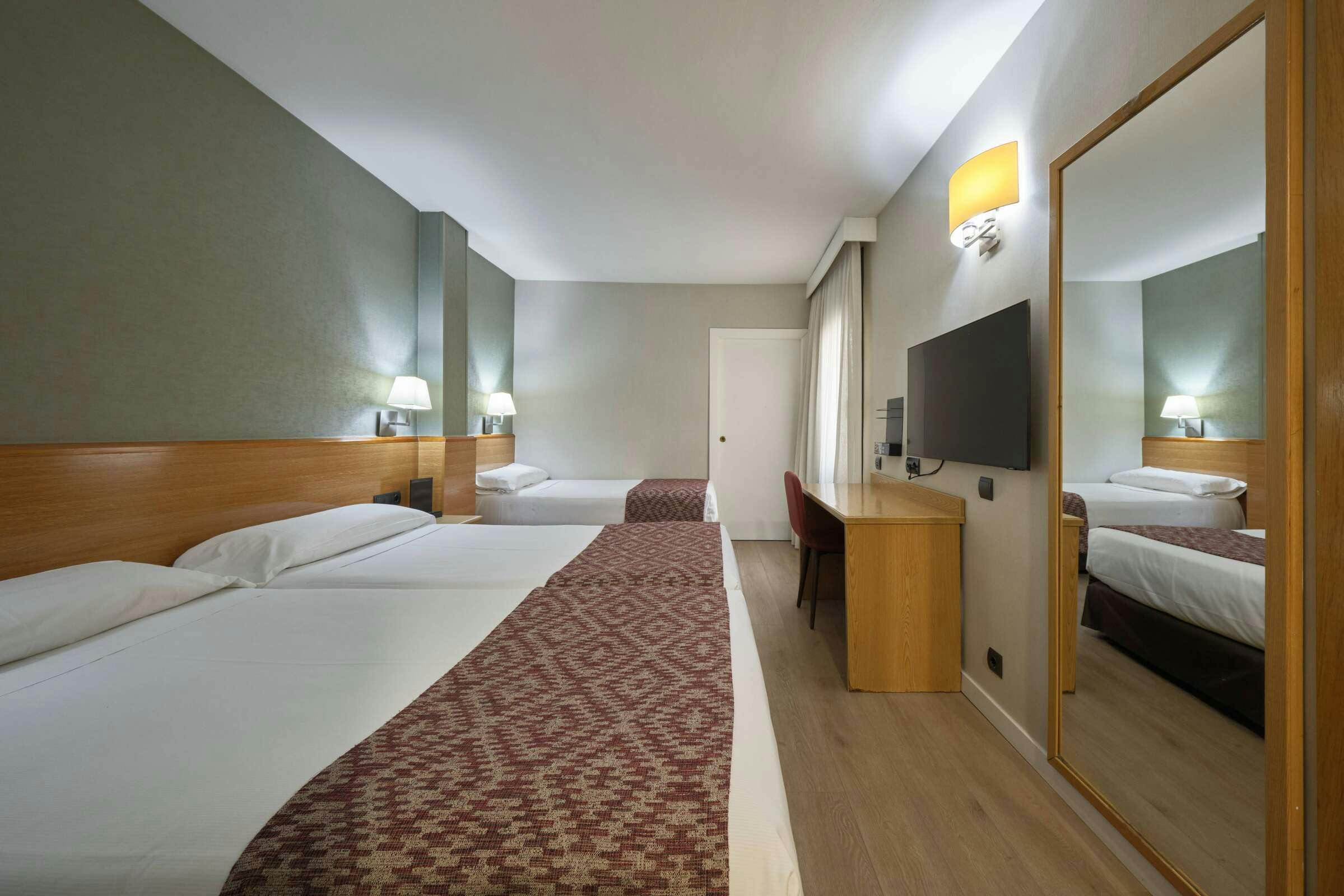 Hotel Catalonia Park Güell photo 1