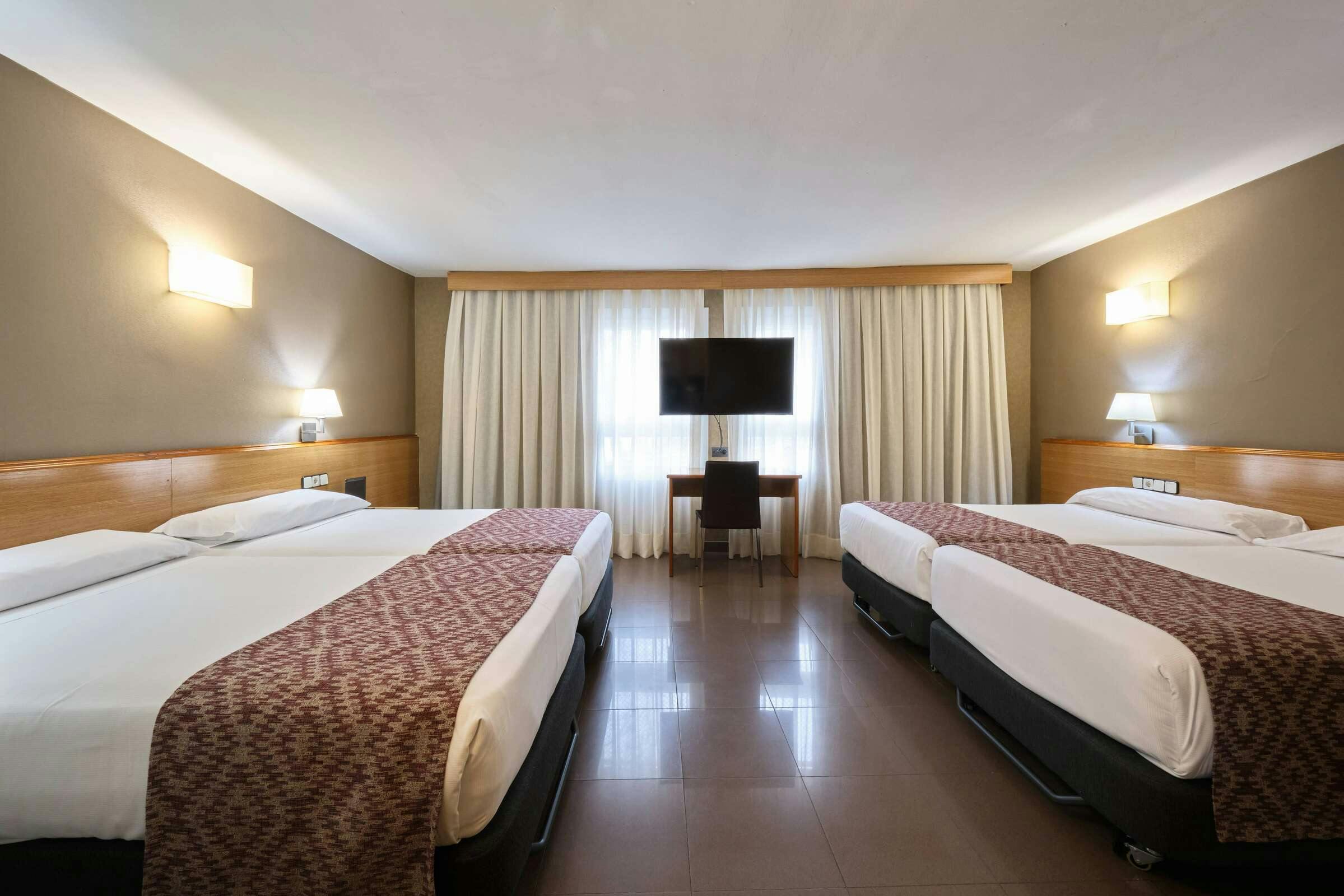 Hotel Catalonia Park Güell photo 2