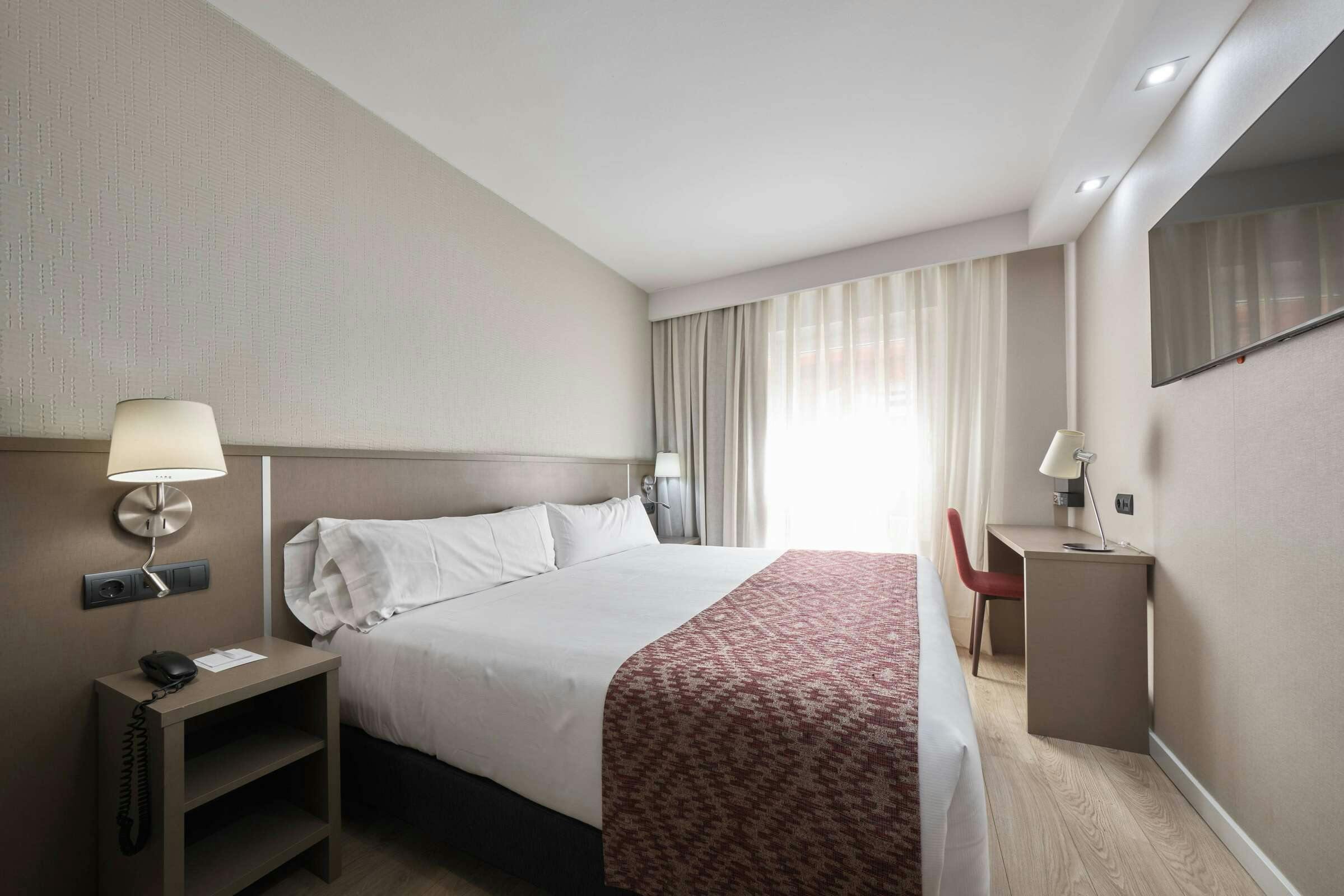 Hotel Catalonia Park Güell photo 5