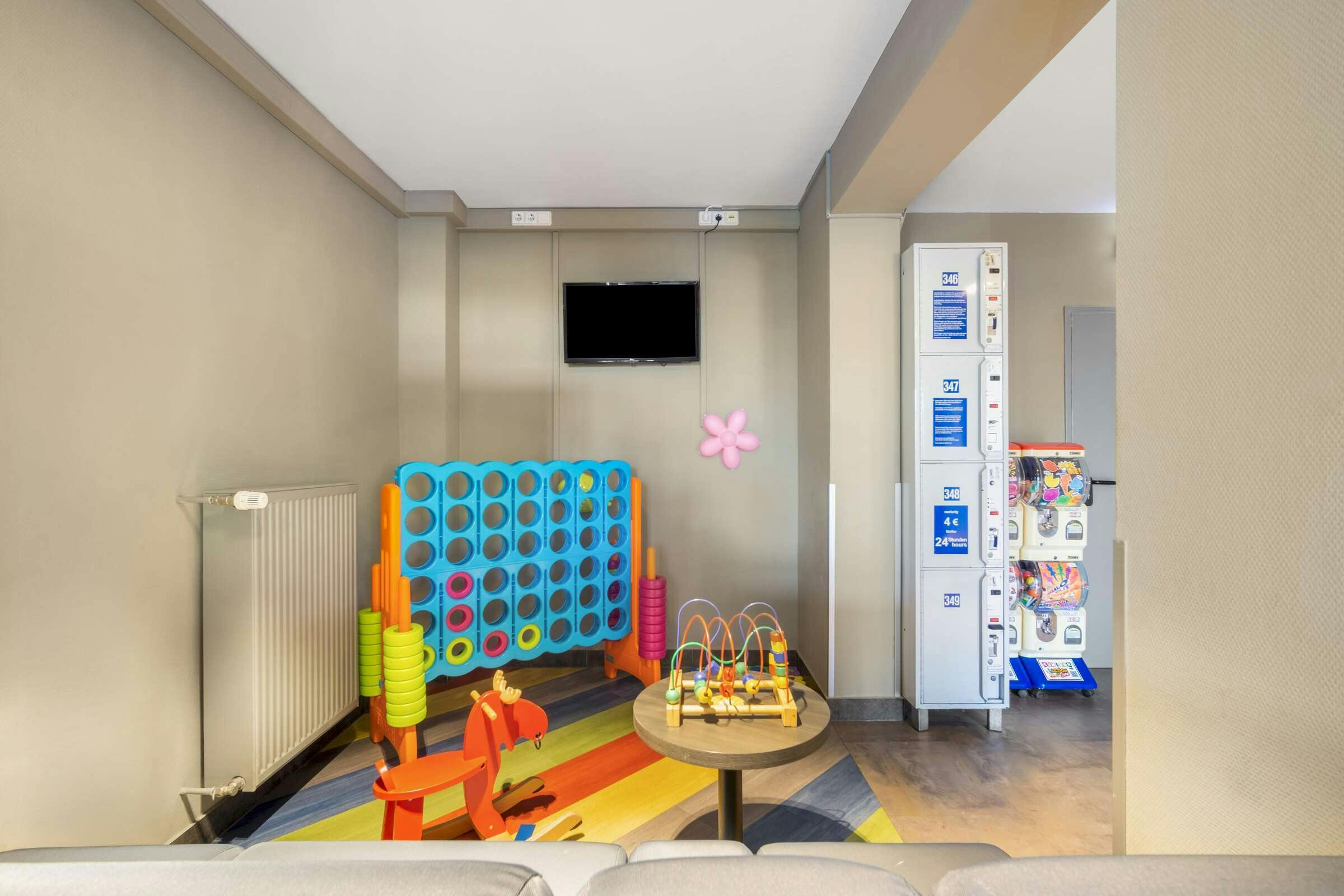 Hotel a&o Dresden Hauptbahnhof photo 2