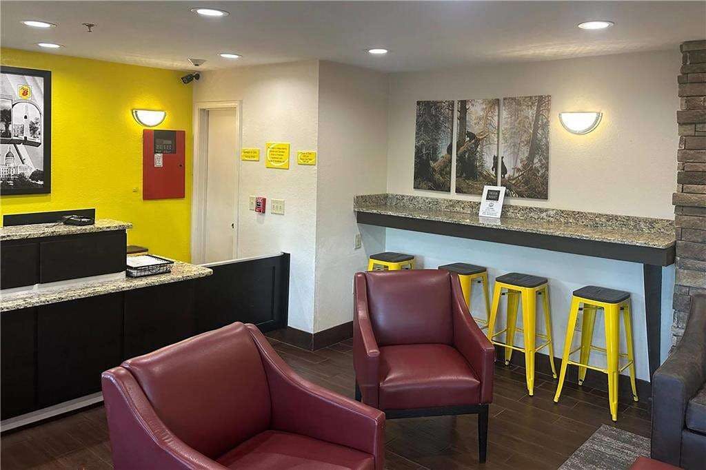 Super 8 by Wyndham Helen