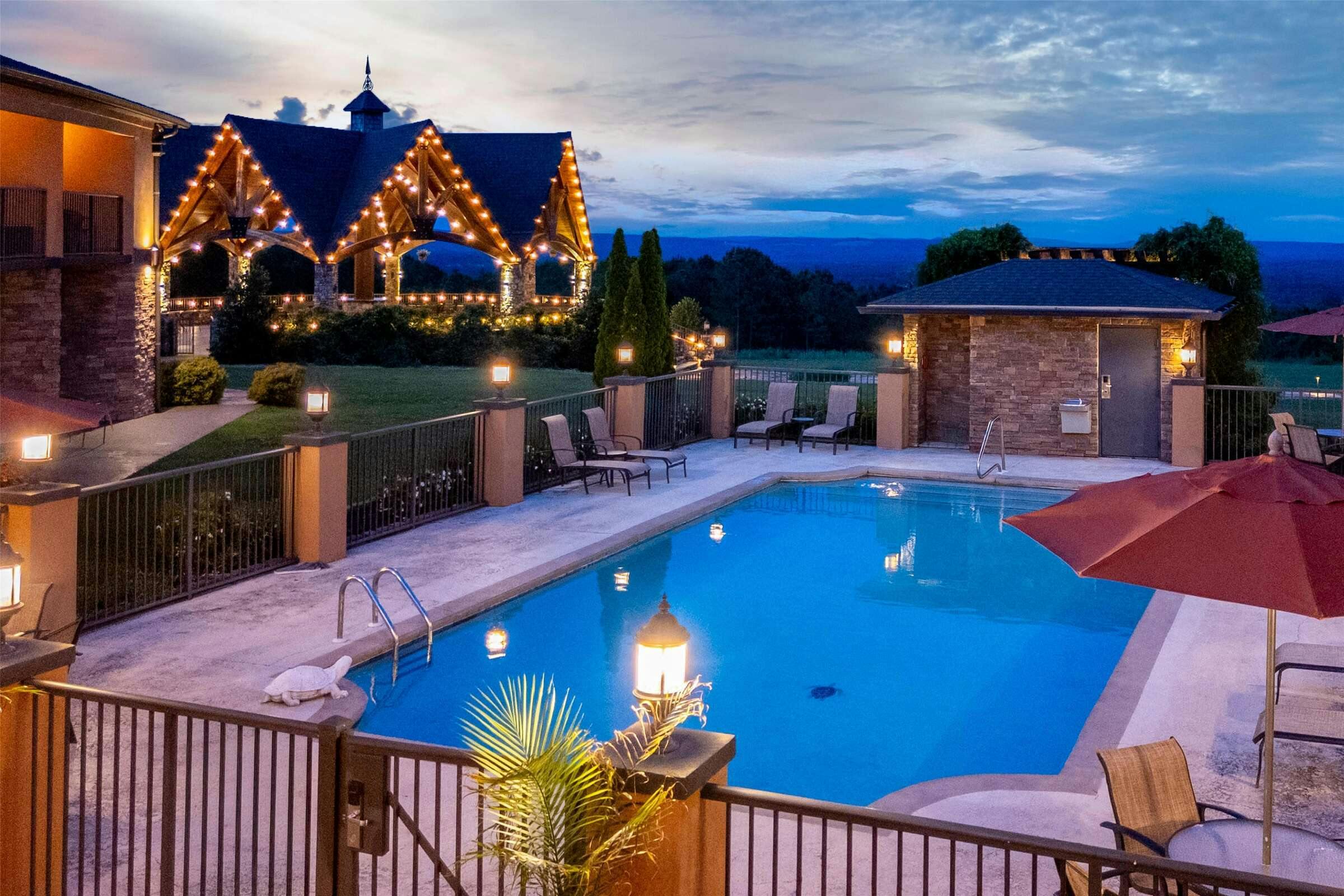 Aiden By Best Western @ Warm Springs Hotel And Event Center