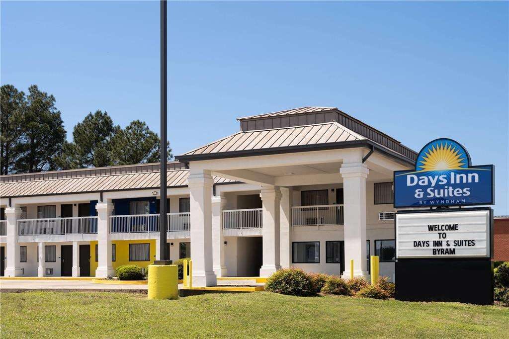 Days Inn and Suites Byram