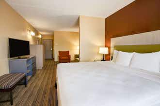 Hotel Comfort Inn And Suites St. Paul Northeast photo 2