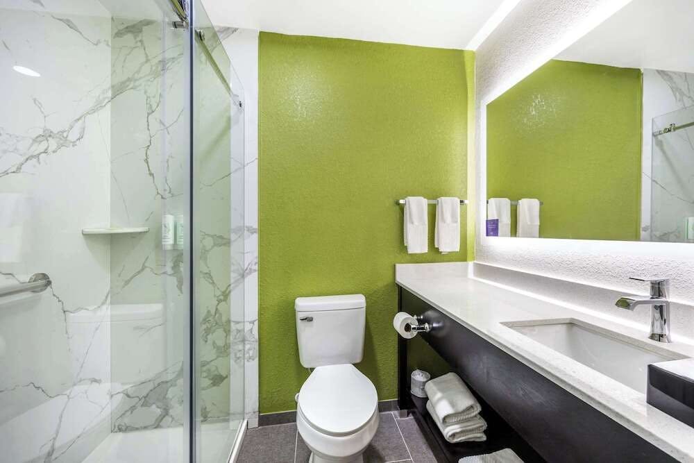 Hotel Sleep Inn & Suites Salina I-135 photo 2