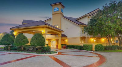 La Quinta Inn & Suites by Wyndham Dallas - Addison Galleria