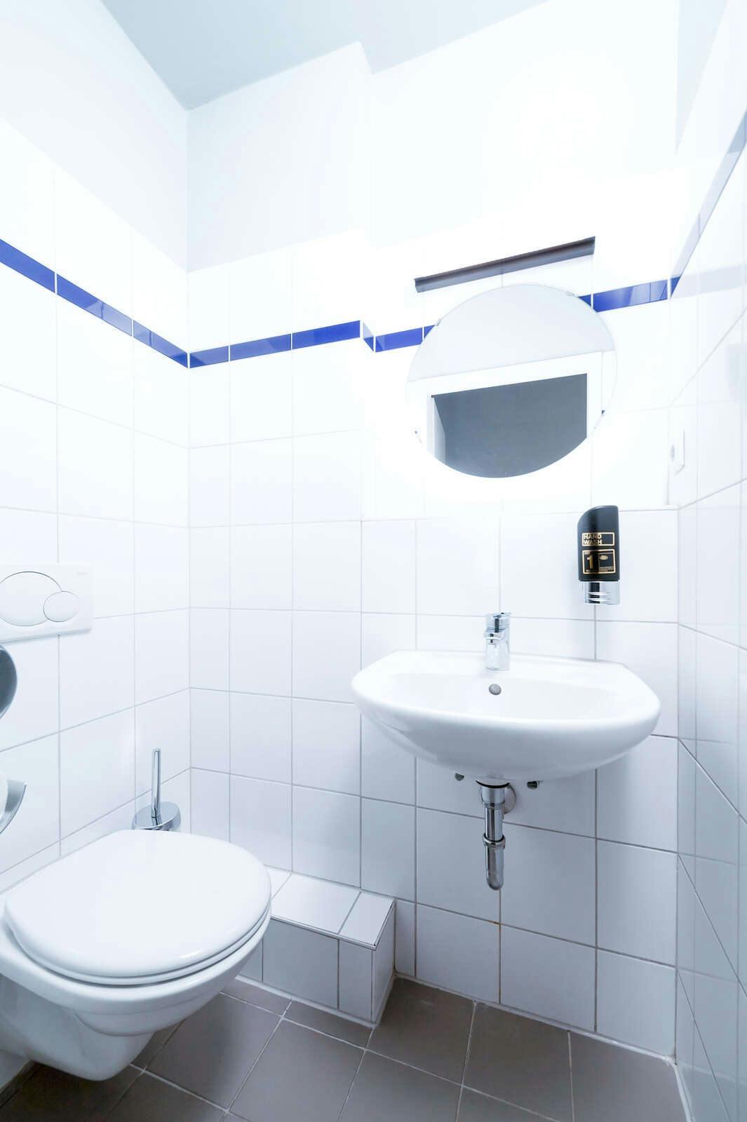 Hotel a&o Wien Stadthalle photo 3