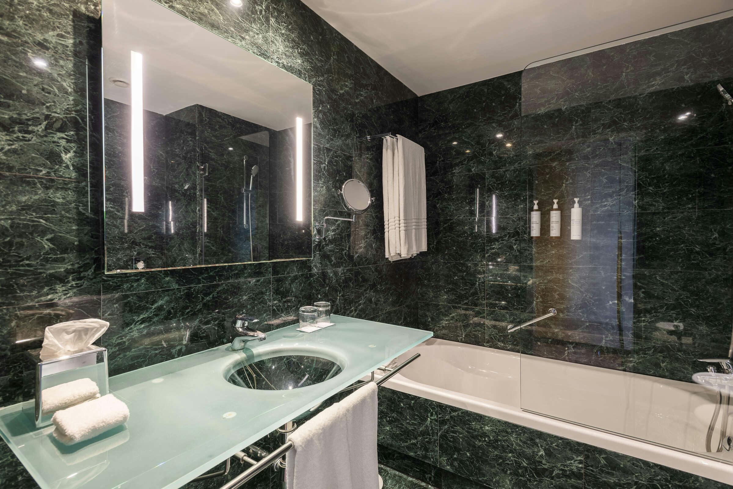 Hotel Leonardo Royal Hotel Barcelona Forum photo 2