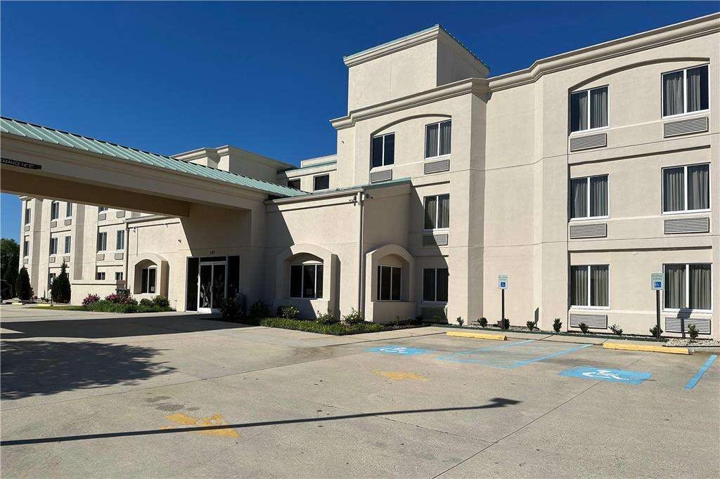 Hotel Baymont by Wyndham Slidell photo 1