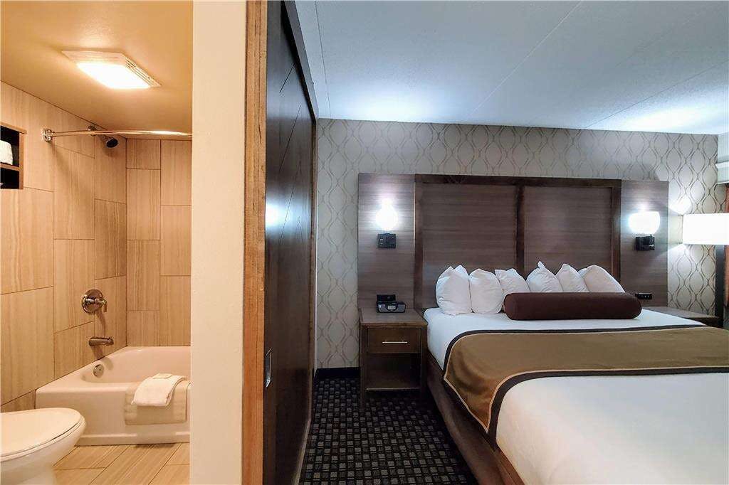 Hotel AmericInn Watertown photo 4