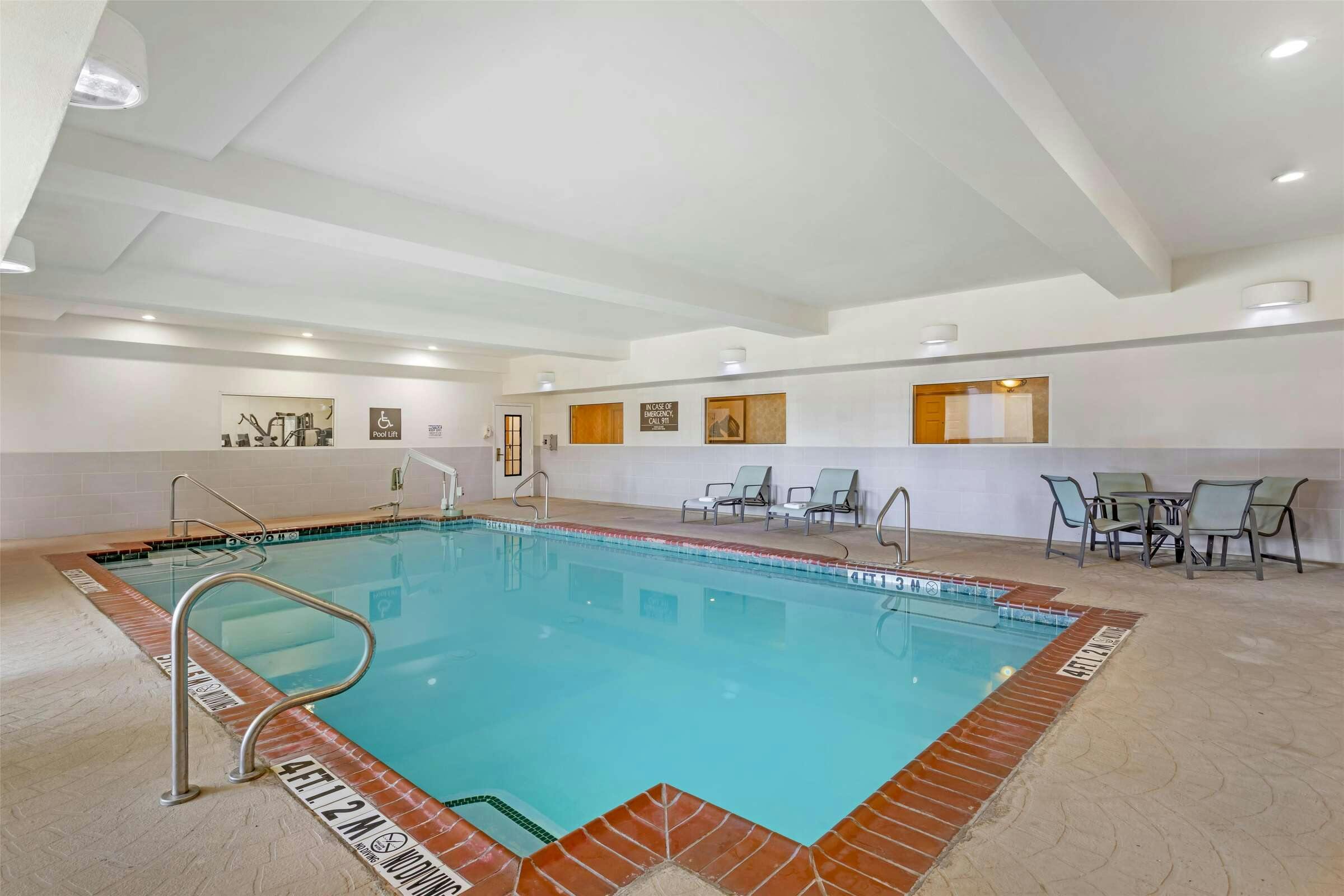 Hotel Best Western Plus Monica Royale Inn & Suites photo 2