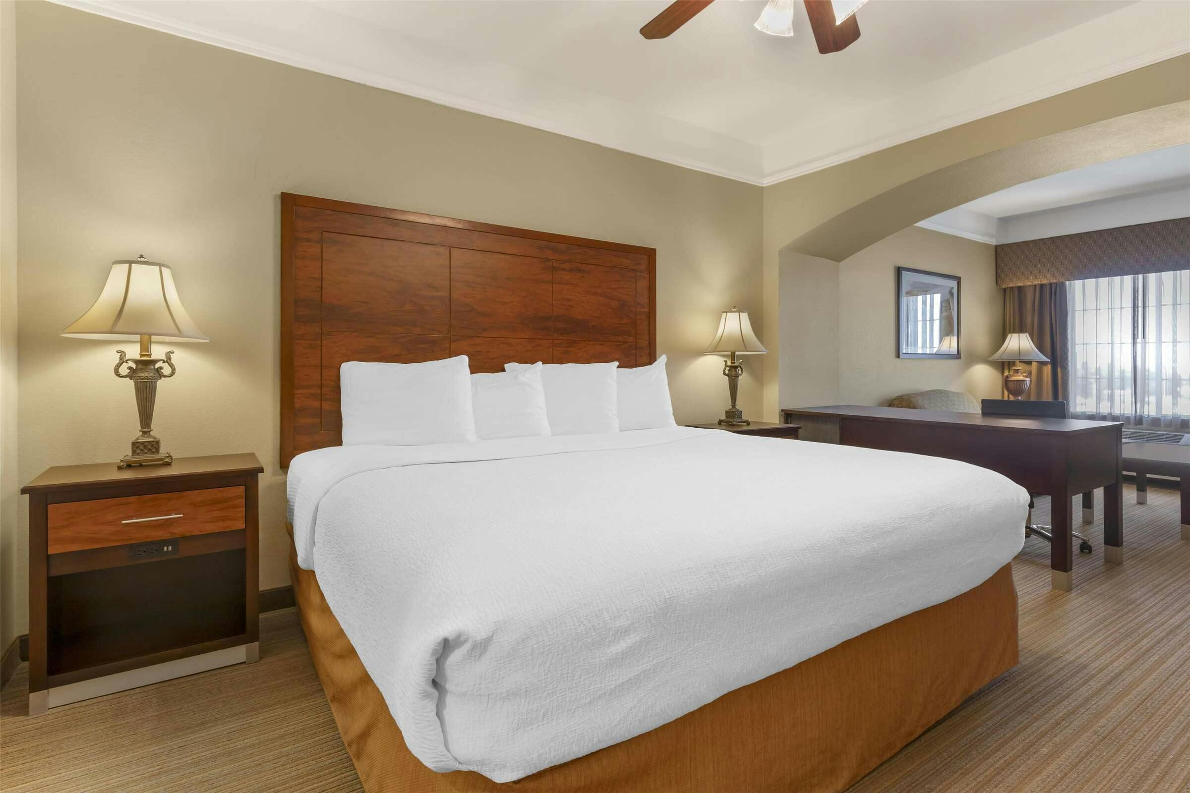 Hotel Best Western Plus Monica Royale Inn & Suites photo 4