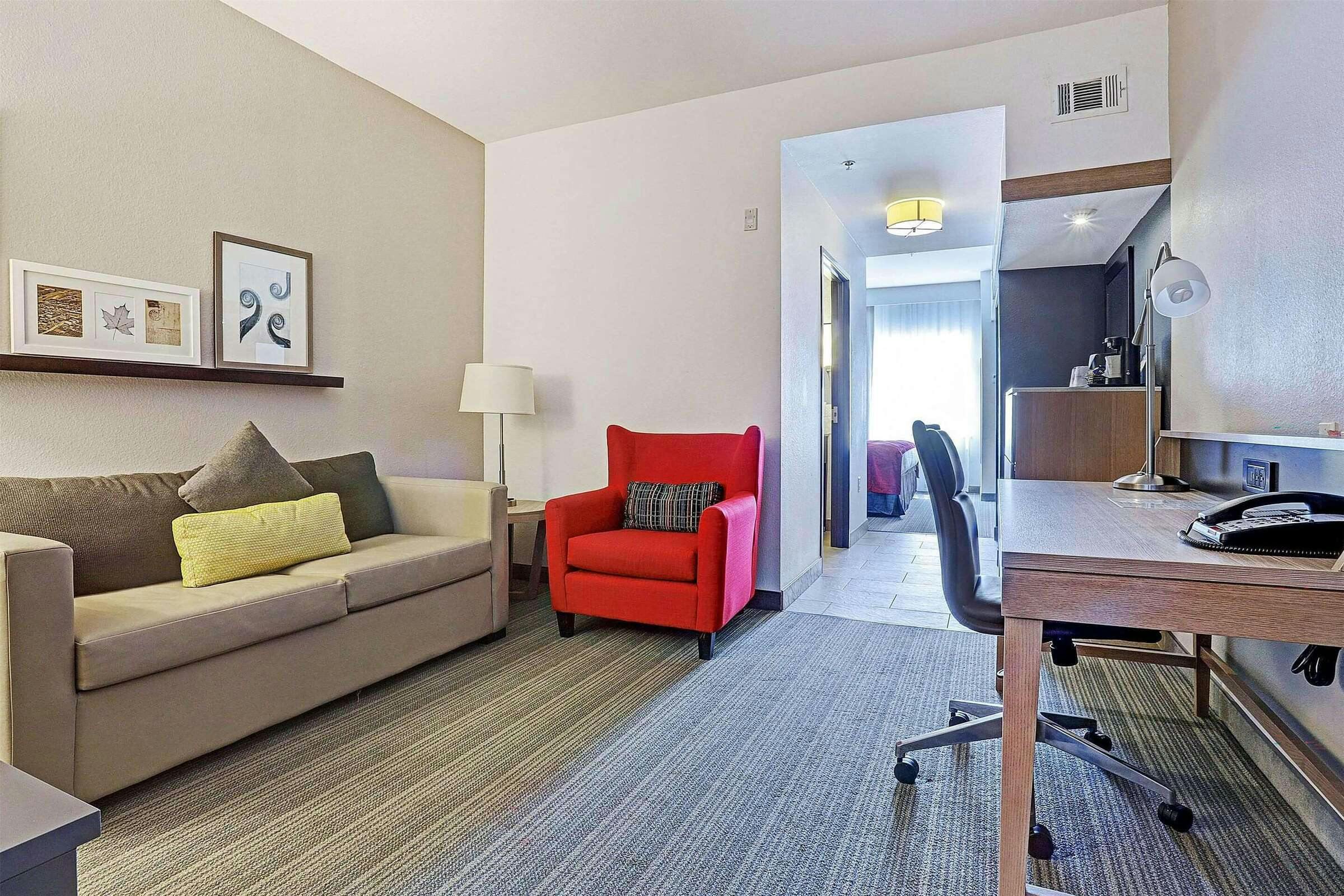 Hotel Ramada Houston Westchase photo 5