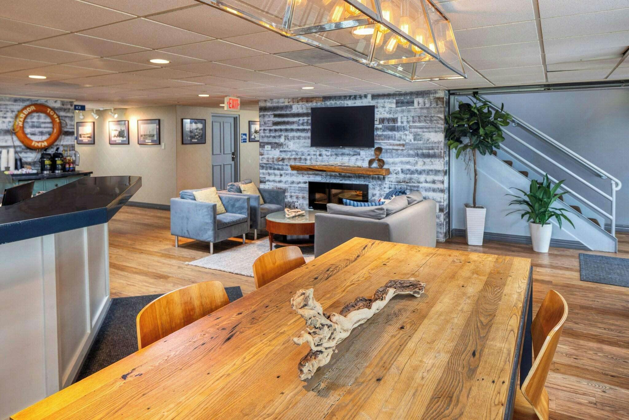 Hotel Harbor Town Inn, BW Signature Collection photo 1