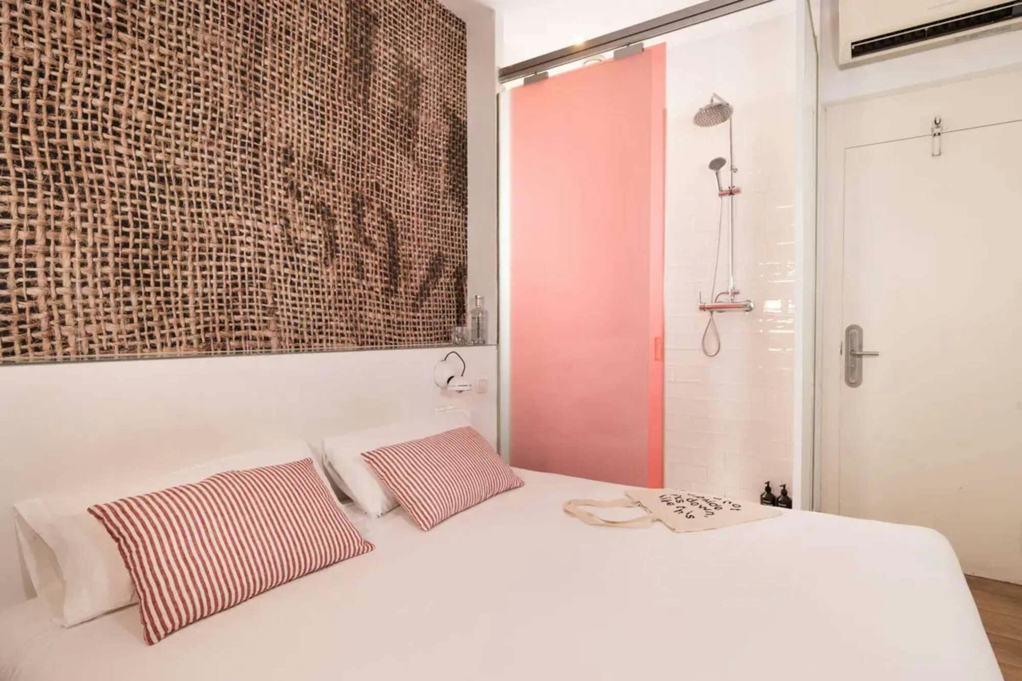 Hotel chic&basic Tallers Hostal photo 5