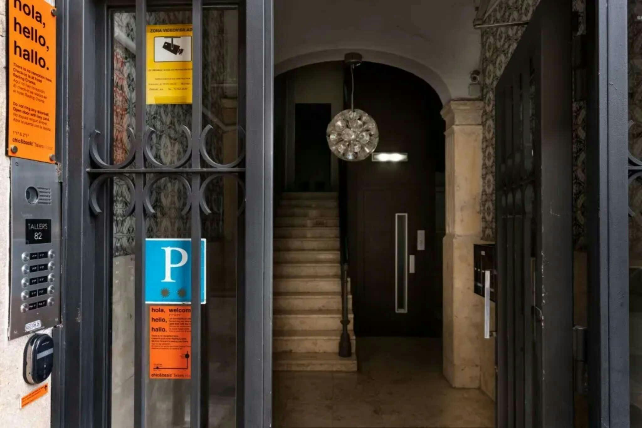 Hotel chic&basic Tallers Hostal photo 2