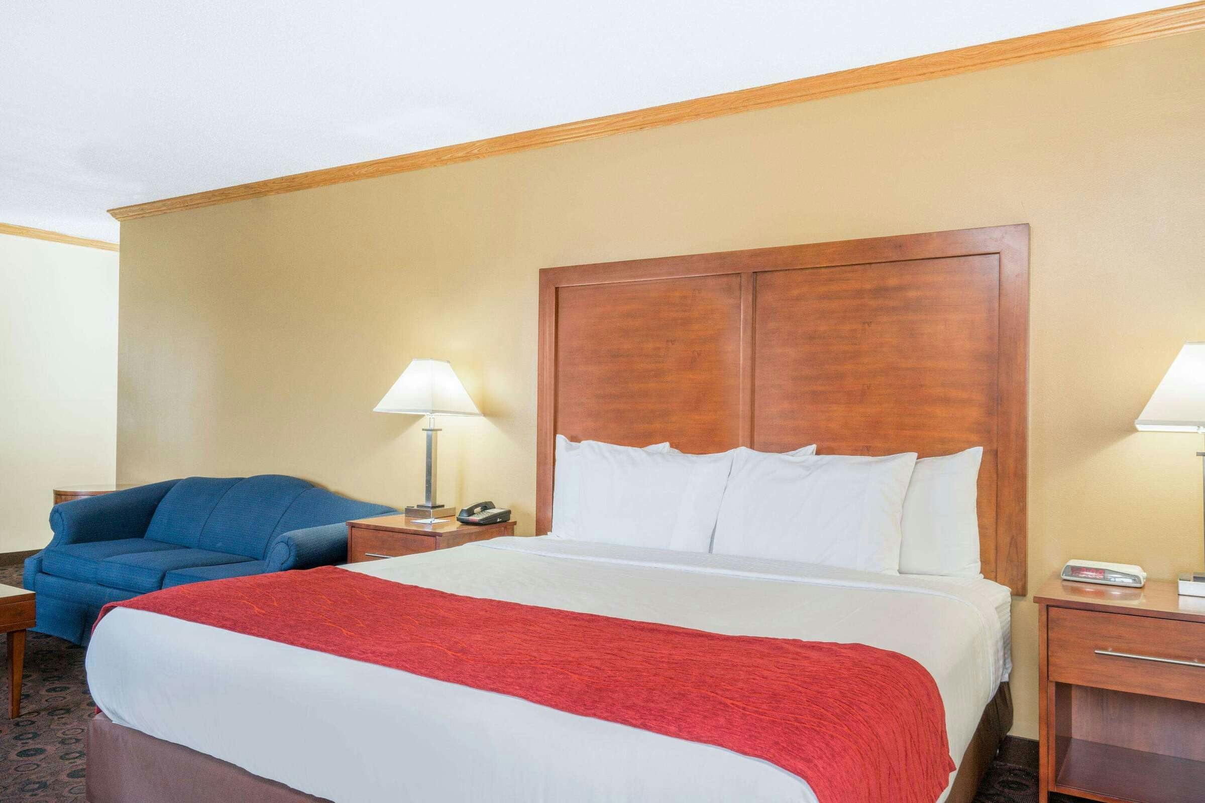 Hotel Baymont by Wyndham Kasson Rochester Area photo 1