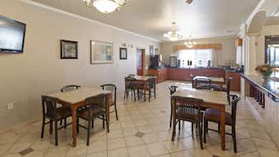 Hotel Sure Stay Plus Hotel By Best Western Quanah photo 4