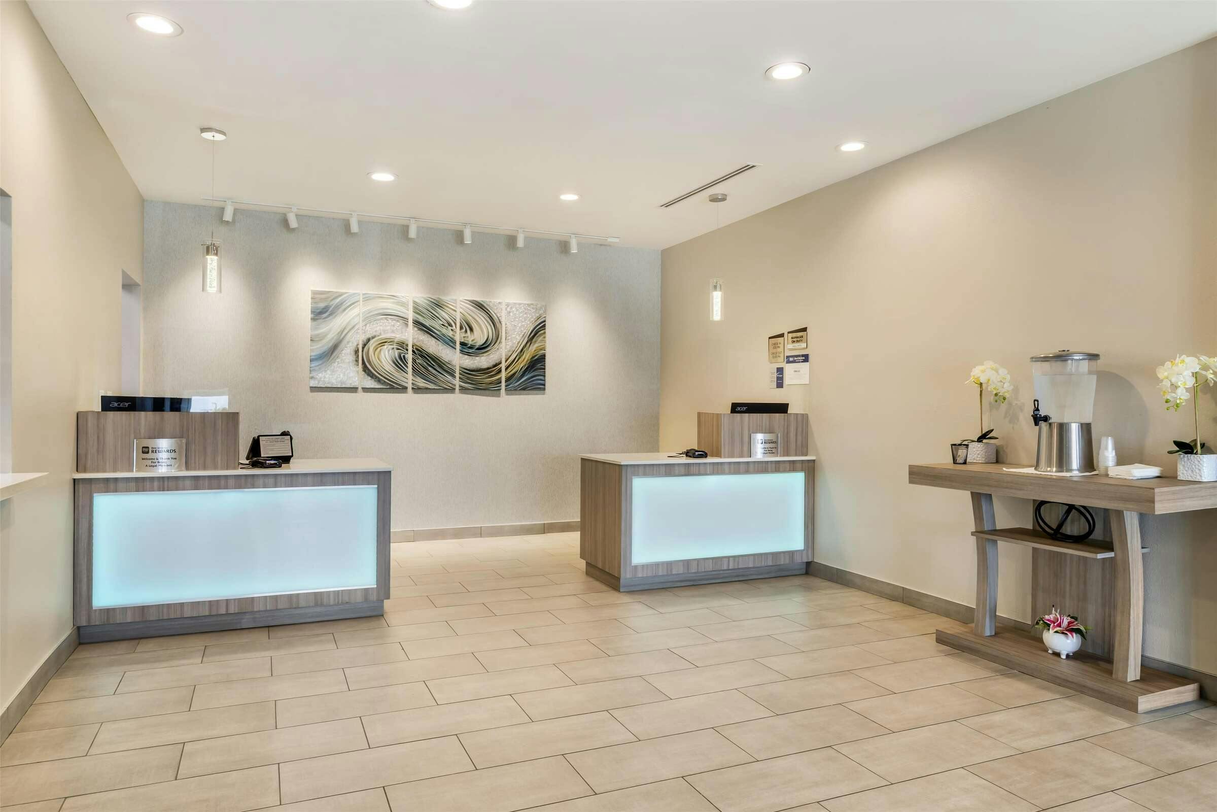 Hotel Best Western Plus Mid County photo 4