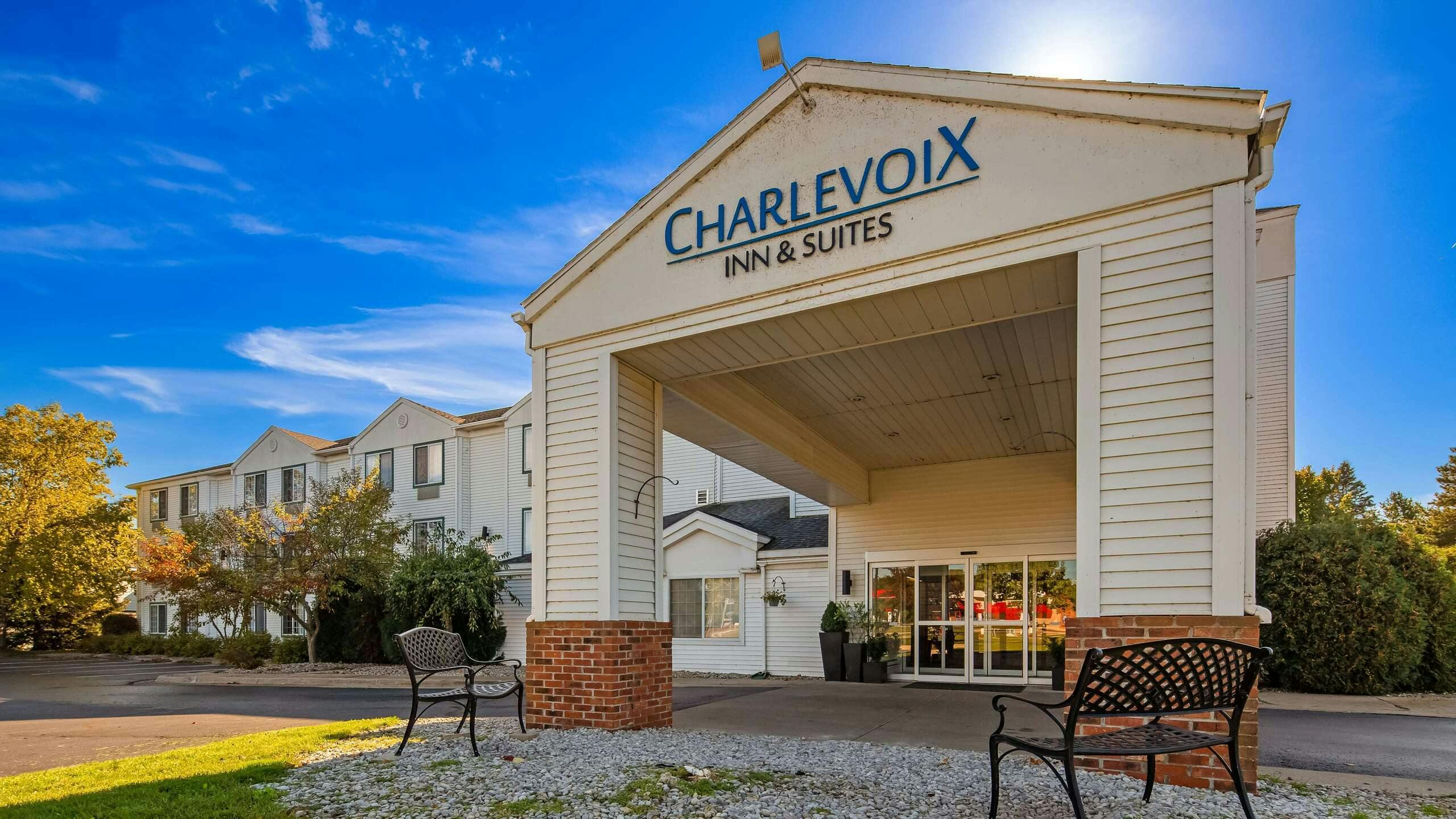 Charlevoix Inn & Suites Sure Stay Collection By Best Western