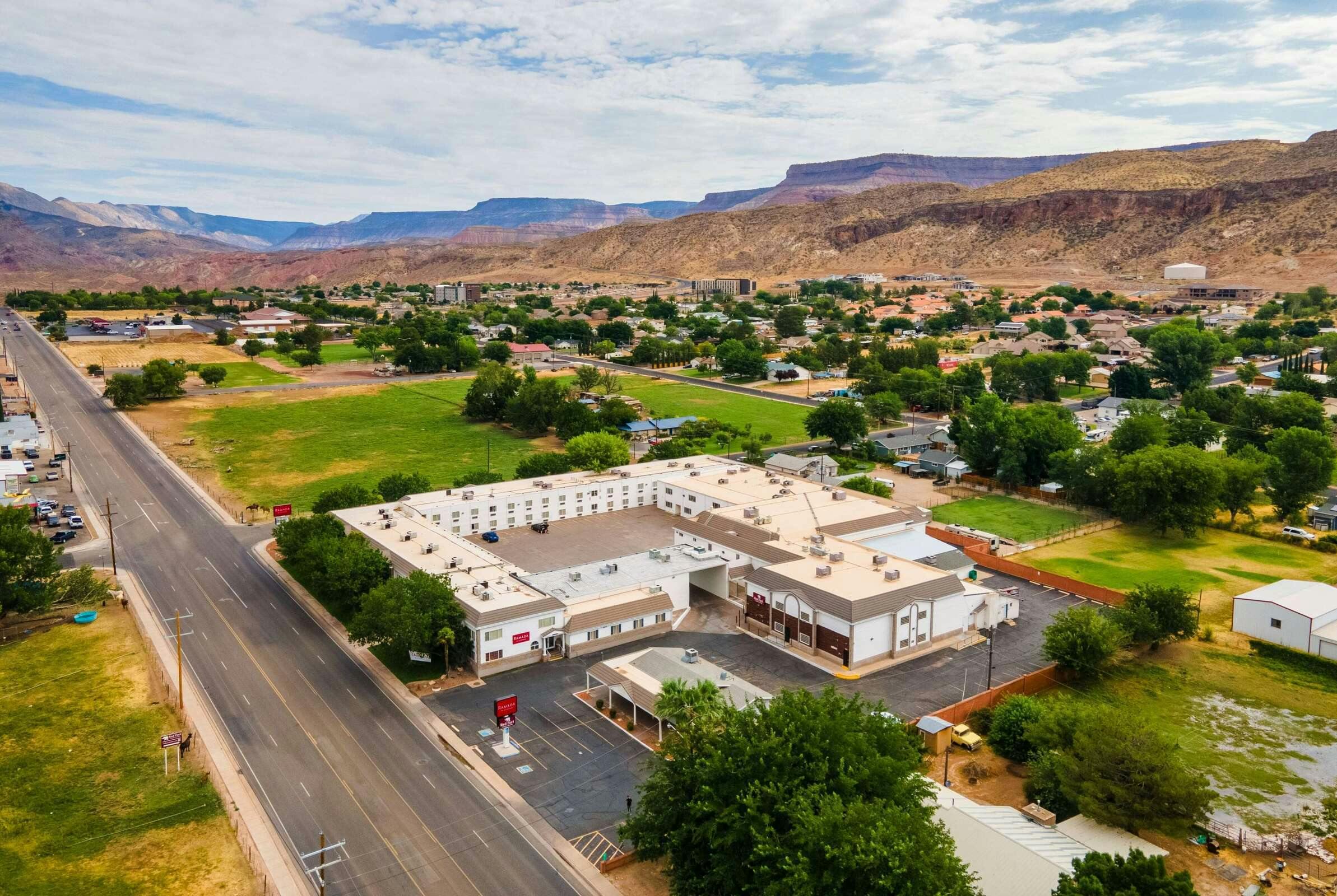 Hotel Ramada by Wyndham La Verkin Zion National Park photo 2