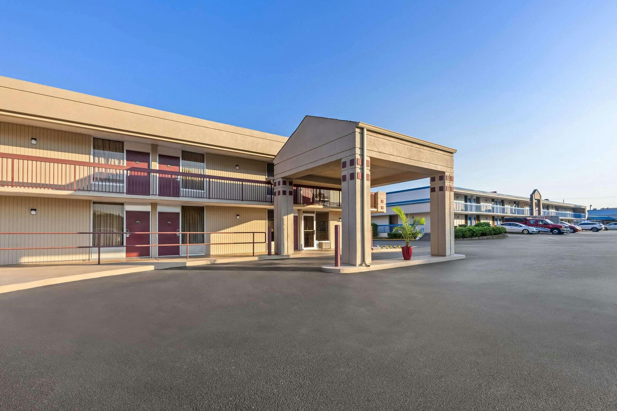 Hotel Super 8 Commerce GA photo 2