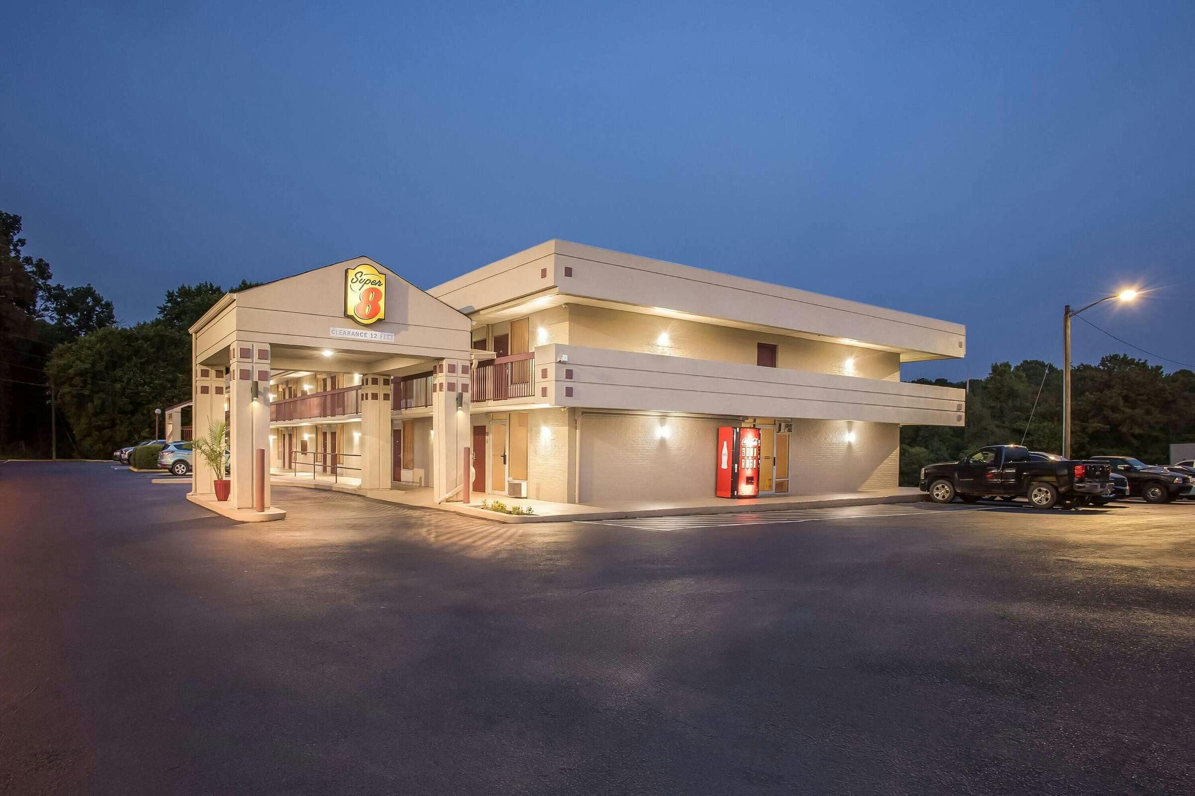 Hotel Super 8 Commerce GA photo 3