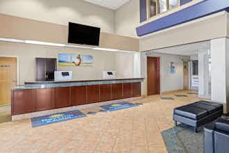 Hotel Days Inn and Suites Winkler photo 2