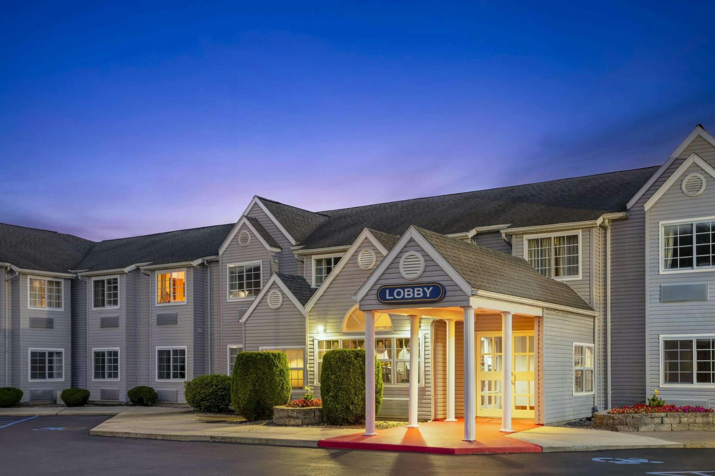 Hotel Microtel Inn by Wyndham Albany Airport photo 1