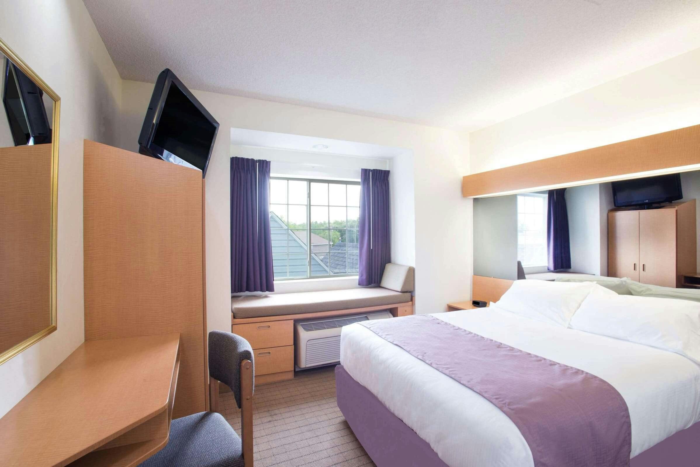 Hotel Microtel Inn & Suites by Wyndham Plattsburgh photo 3