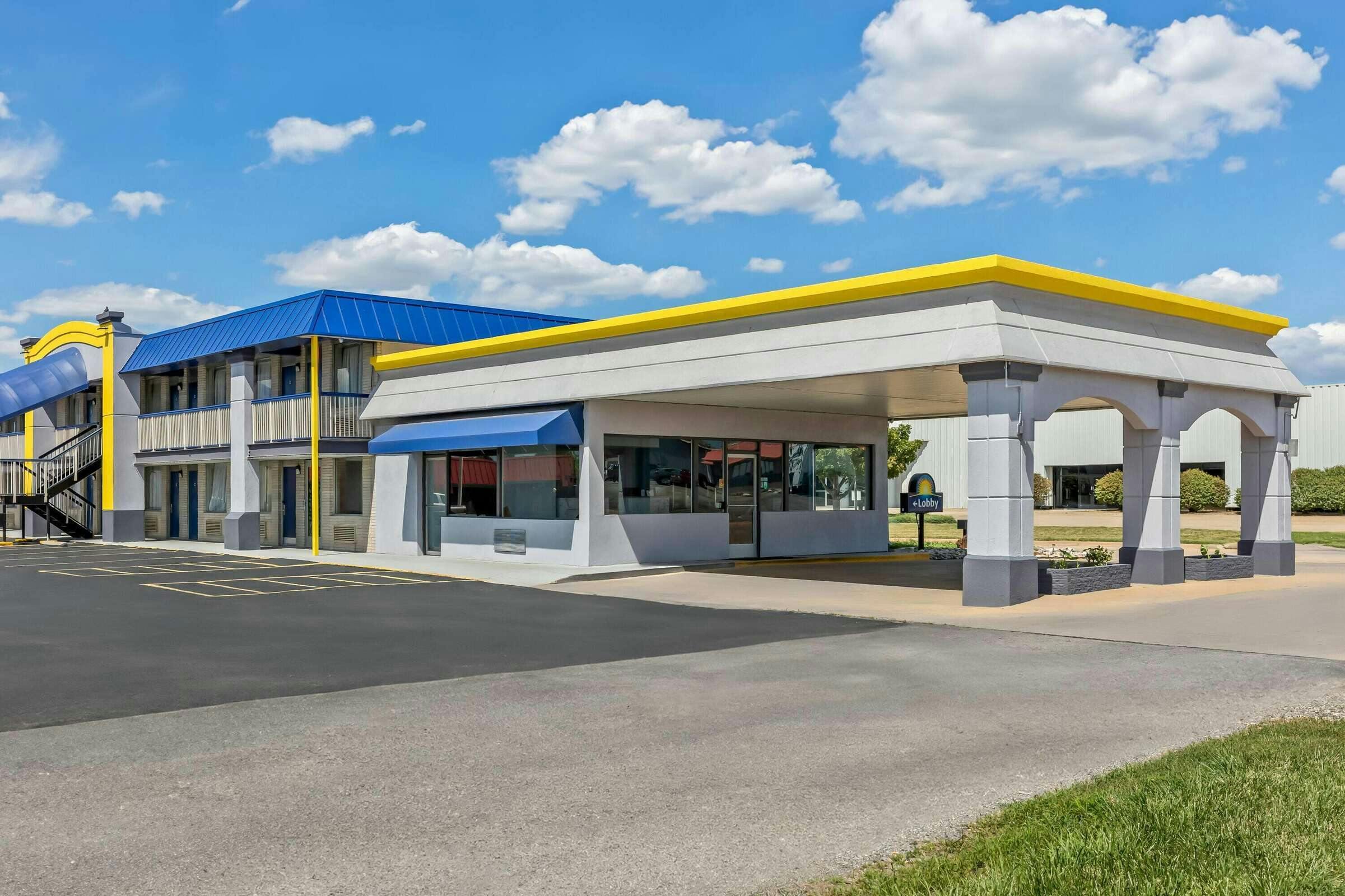 Hotel Days Inn by Wyndham Salina South photo 1