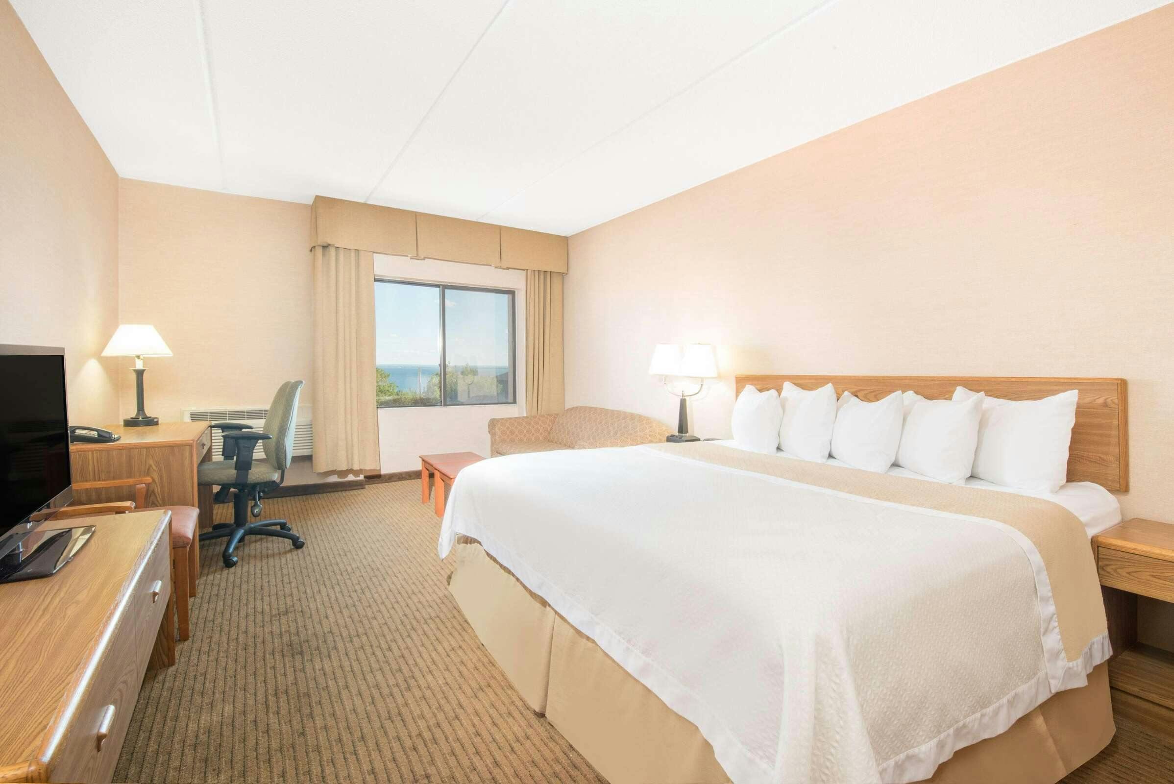 Hotel Days Inn Duluth Lakewalk photo 5