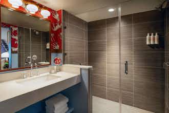 Hotel Graduate by Hilton Dallas photo 4