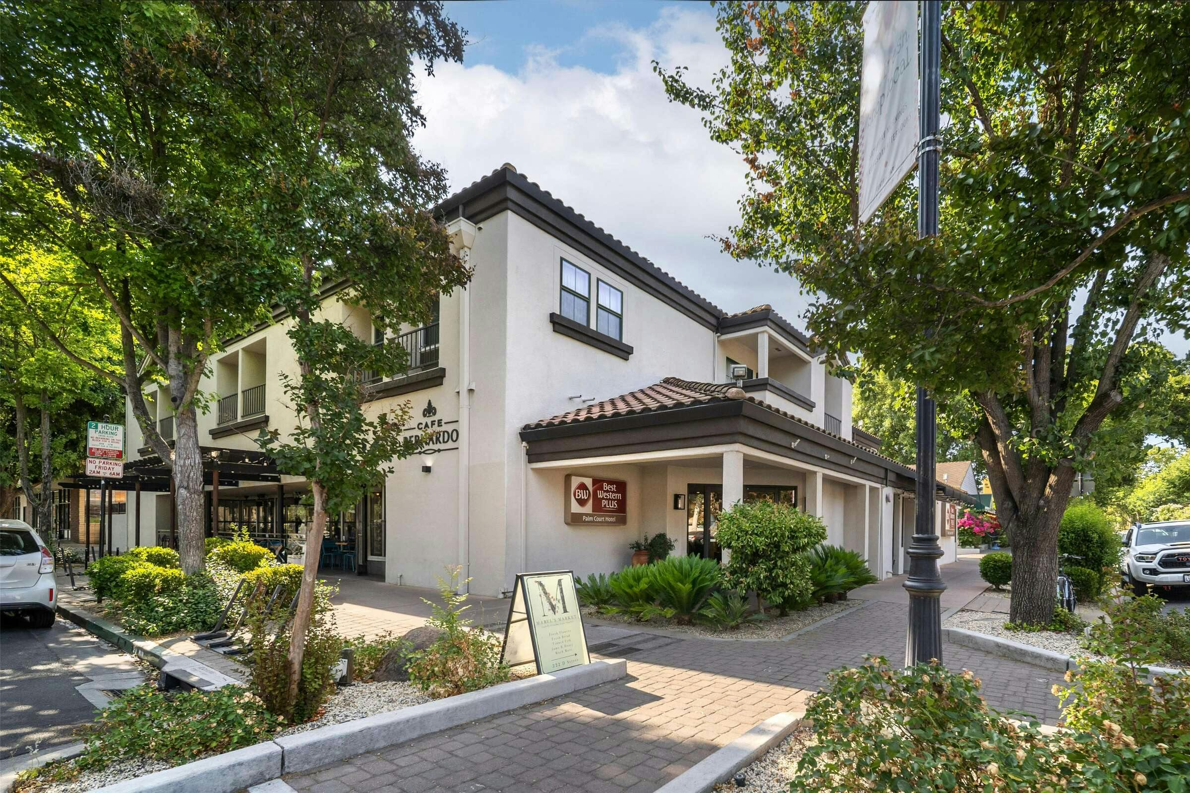 Best Western Plus Palm Court Hotel