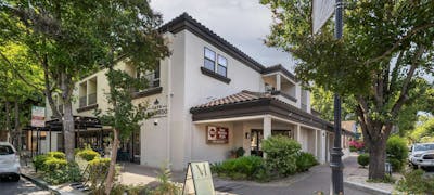 Best Western Plus Palm Court Hotel