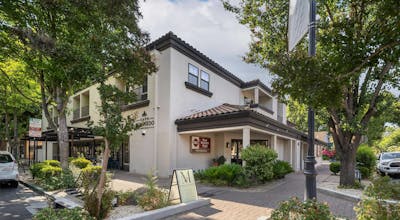 Best Western Plus Palm Court Hotel