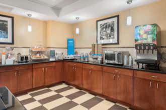 Hotel Hampton Inn & Suites Arcata photo 5