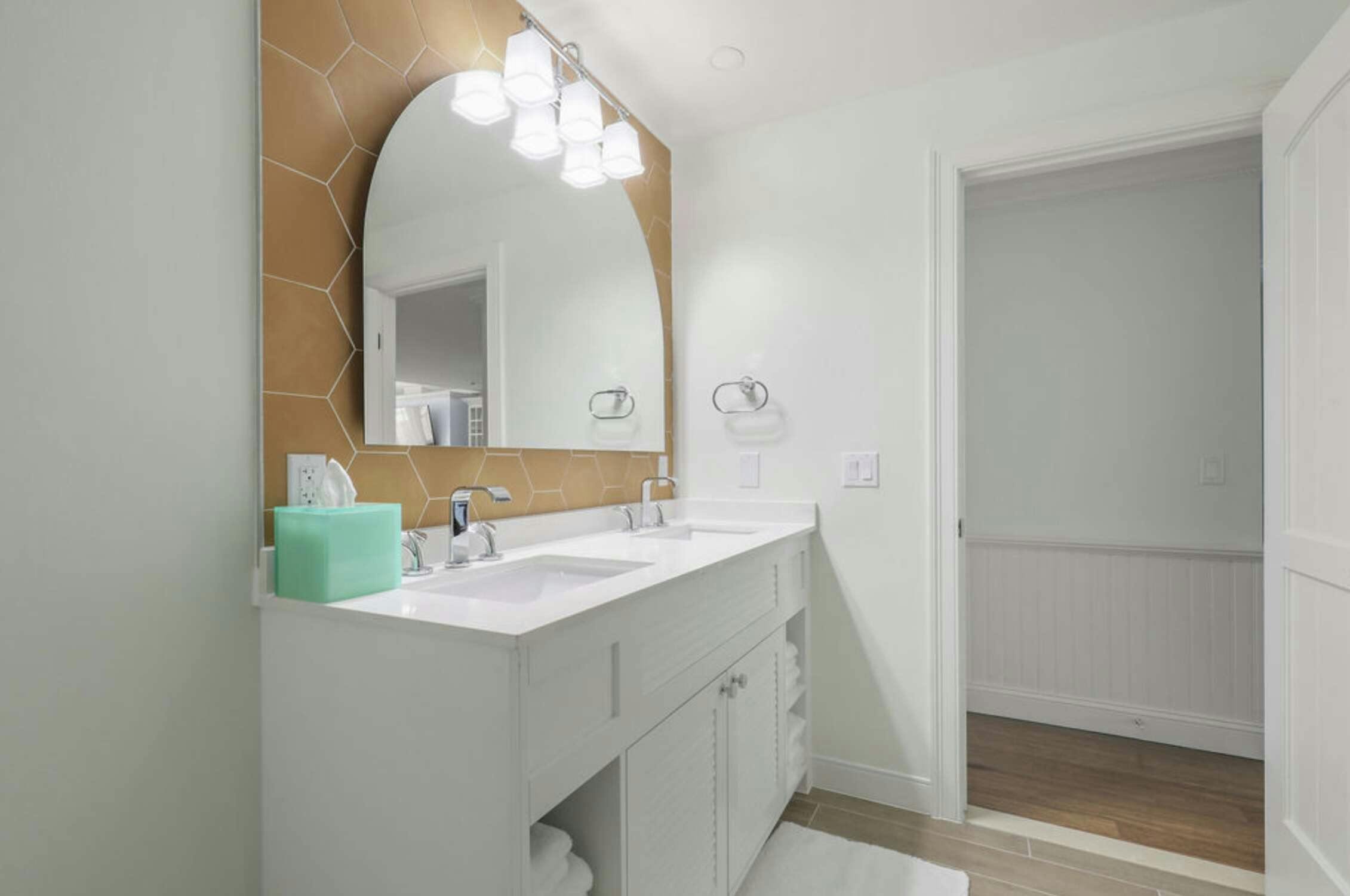 Hotel Margaritaville Resort Cape Cod photo 3