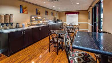 Hotel Sure Stay Plus Hotel By Best Western Alvin photo 5