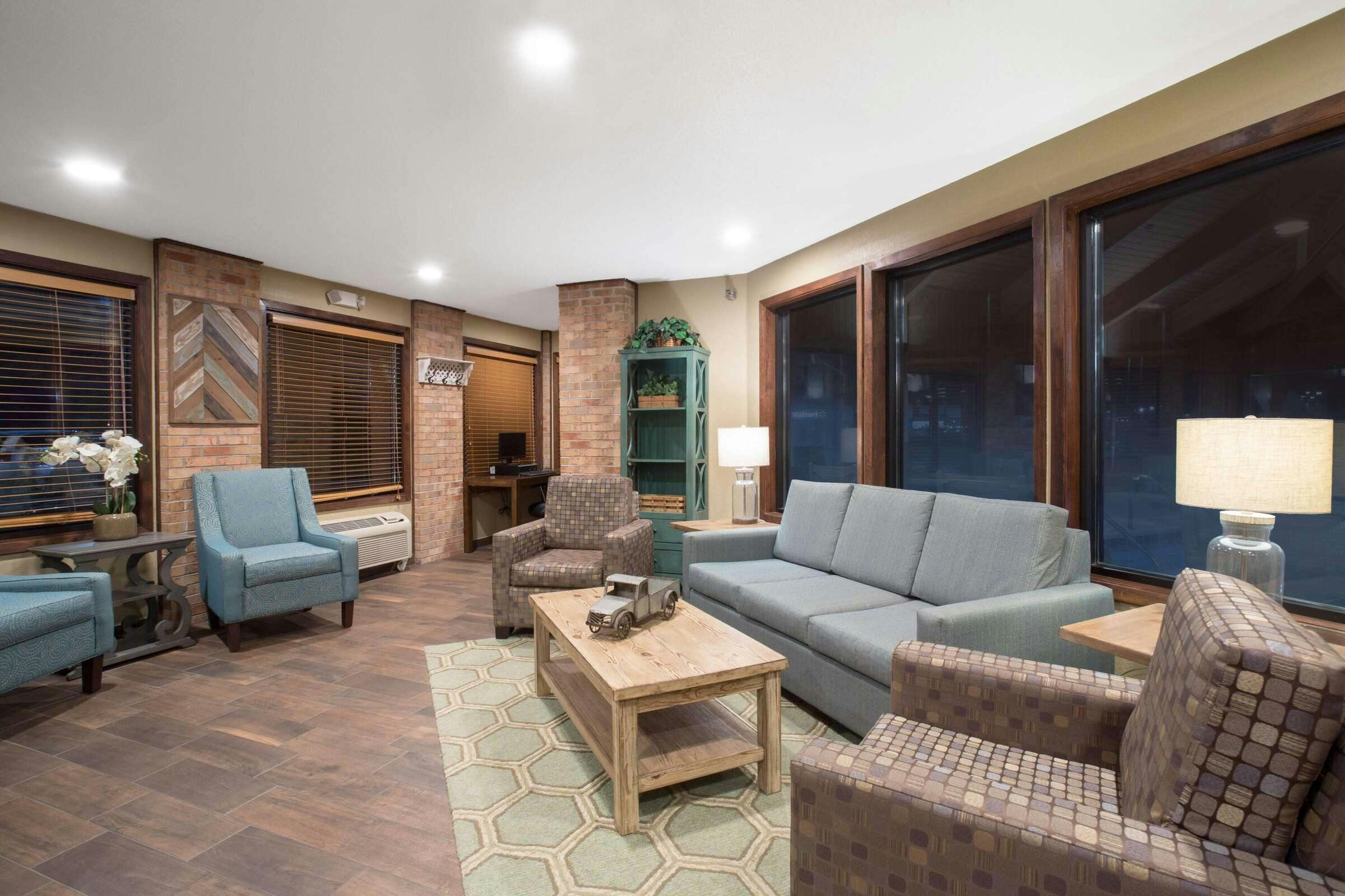 Hotel AmericInn by Wyndham Mount Pleasant photo 3