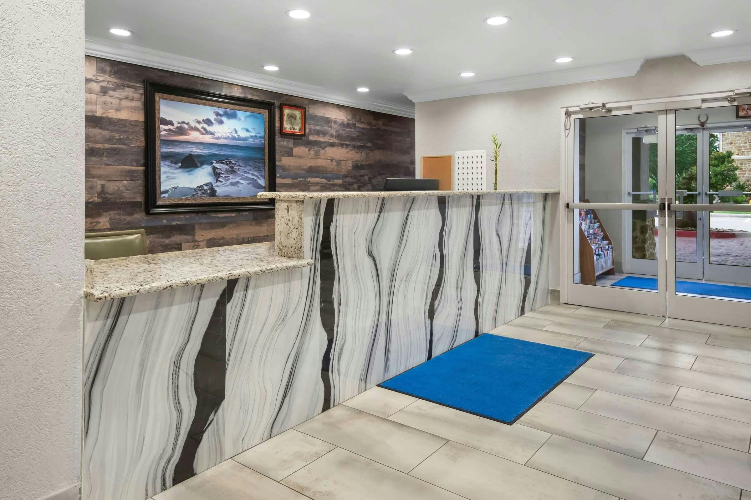 Hotel Sure Stay Plus Hotel By Best Western Benbrook Ft Worth photo 1