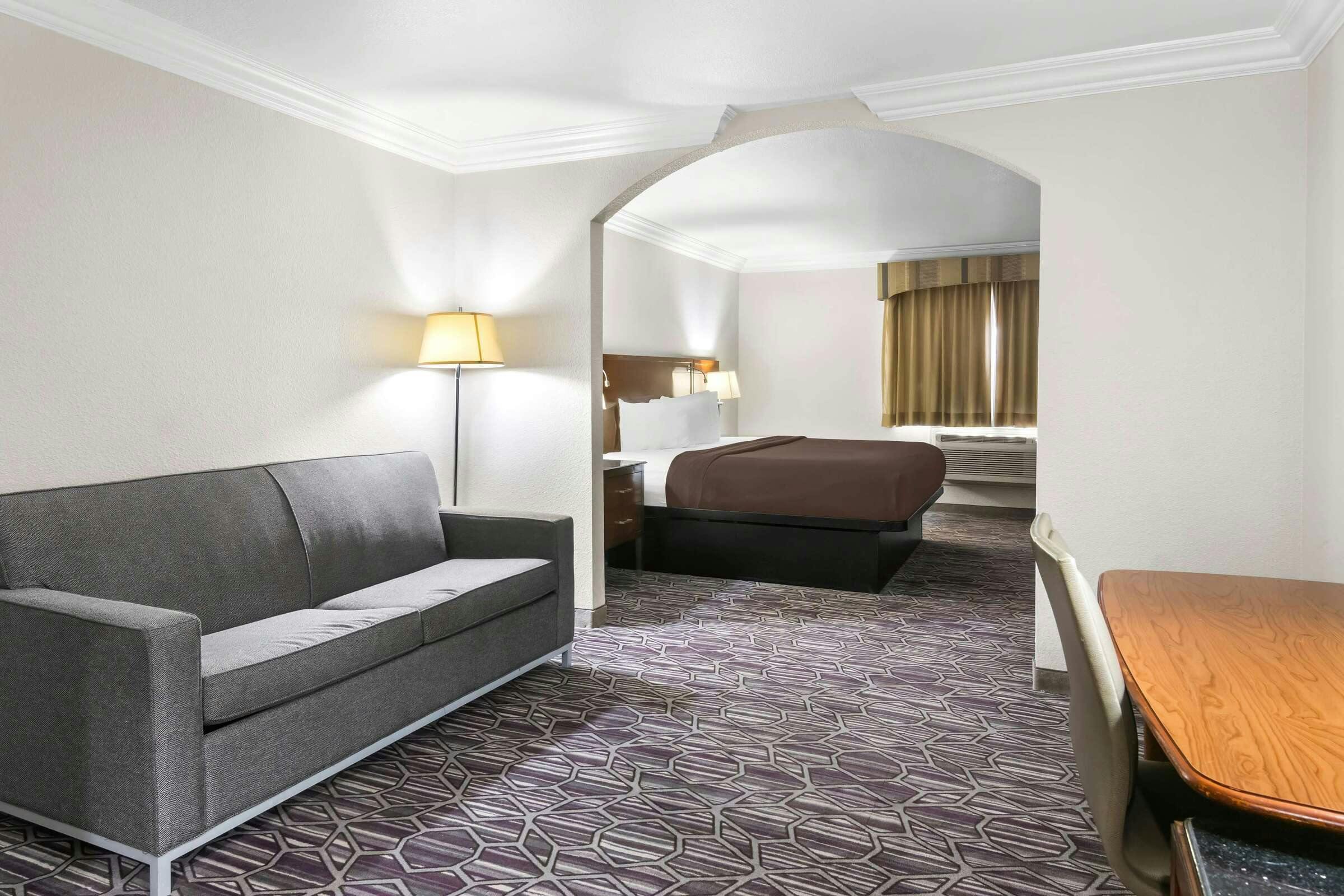 Hotel Sure Stay Plus Hotel By Best Western Benbrook Ft Worth photo 3