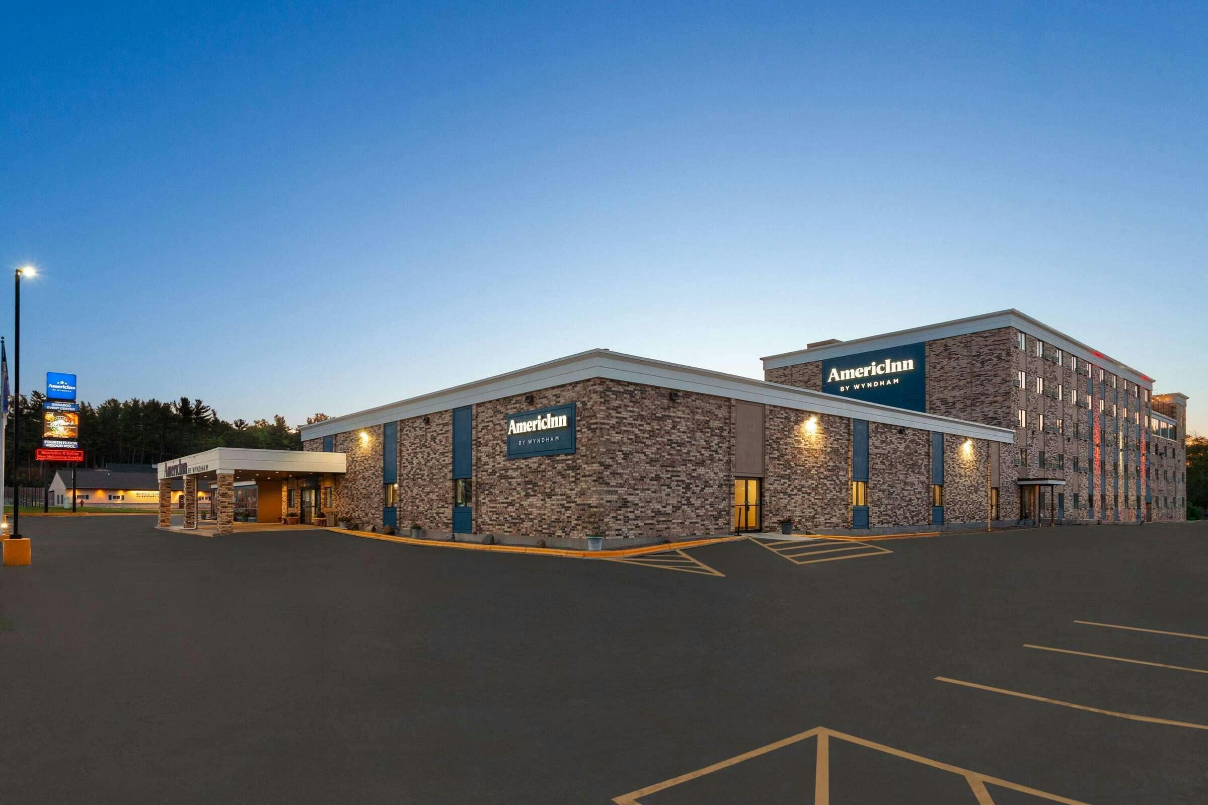 Hotel AmericInn Baraboo Event Center photo 2
