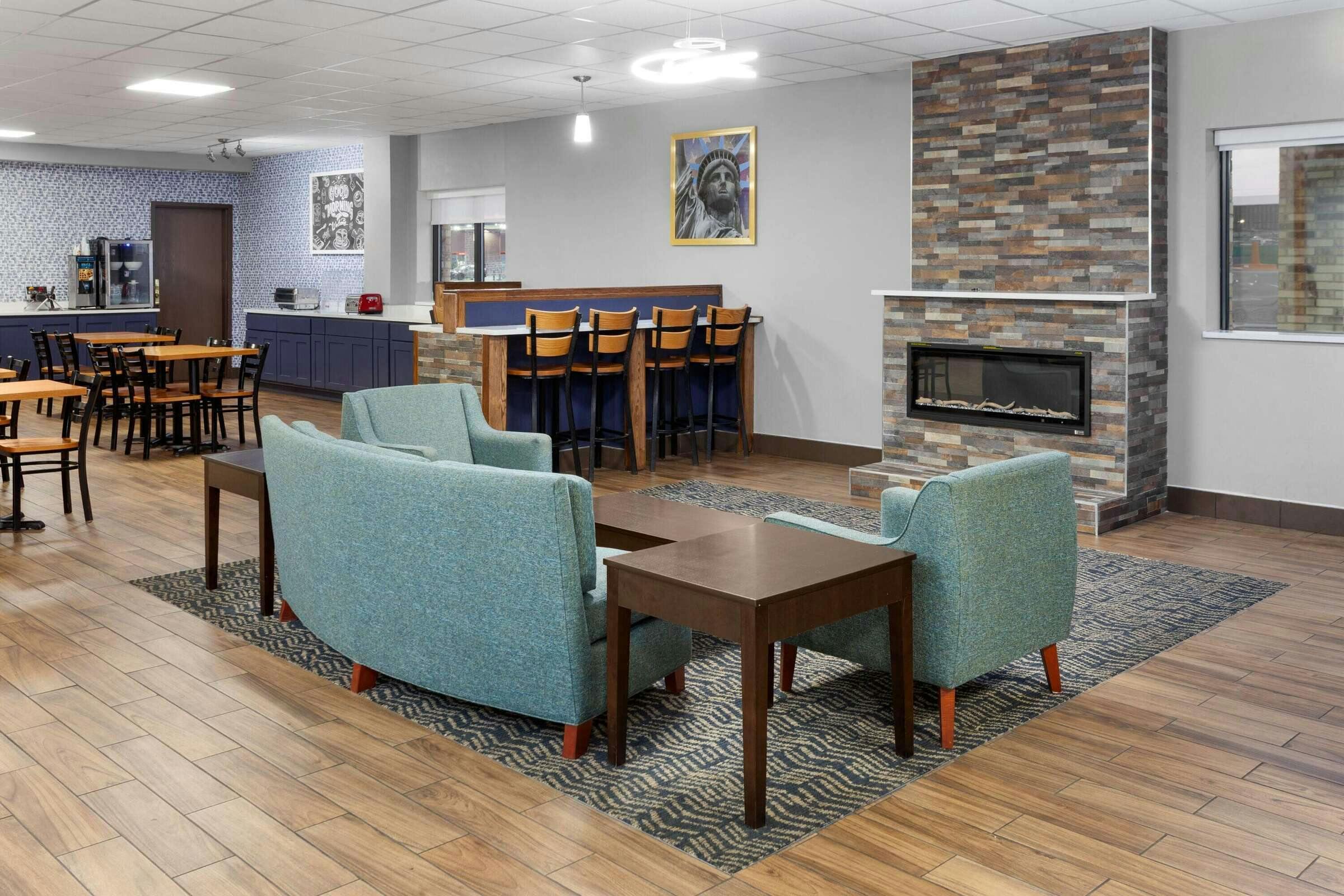 Hotel AmericInn Baraboo Event Center photo 4